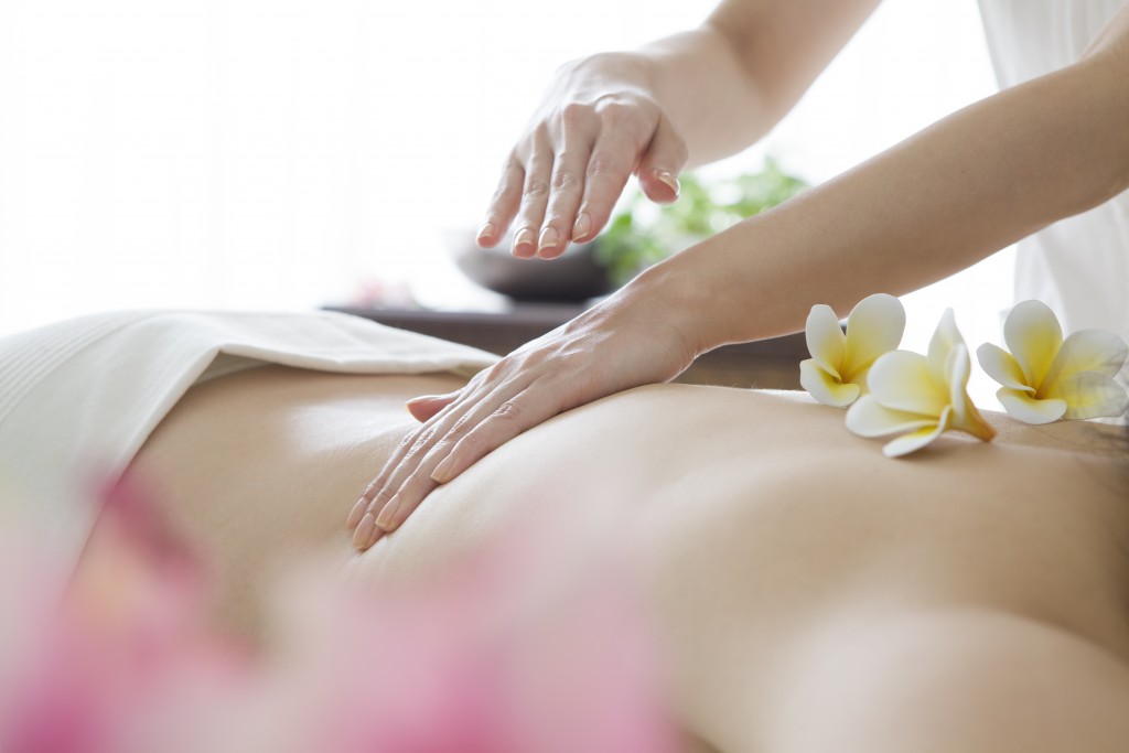 Women of aroma oil massage